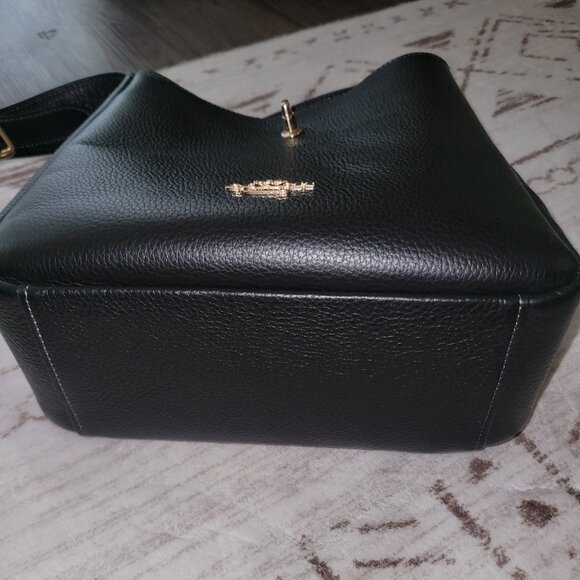 Hadley Convertible Crossbody Bag. Chain And Jelly Cat Are Not Included - Picture 3 of 6